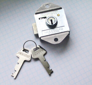 Built-in Flat Key Dead Bolt