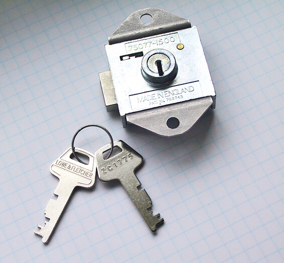 Built-in Flat Key Dead Bolt